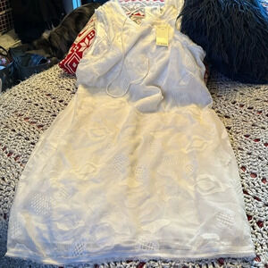 MAX STUDIO  BNWT Stunning white dress